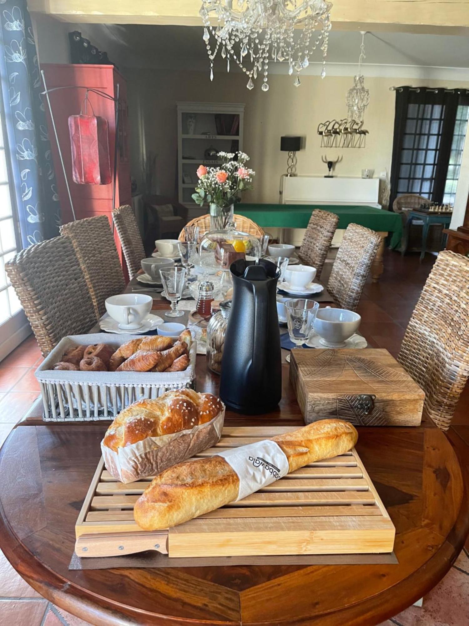 La Belle Chaumiere Bed & Breakfast Bretagne-de-Marsan Екстериор снимка