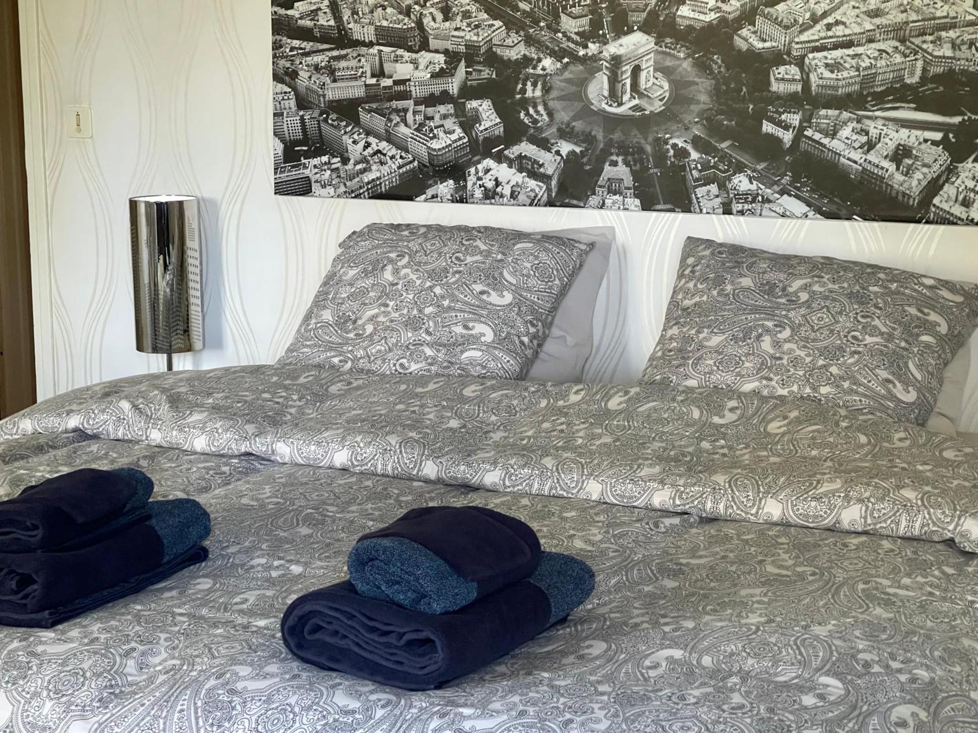 La Belle Chaumiere Bed & Breakfast Bretagne-de-Marsan Екстериор снимка