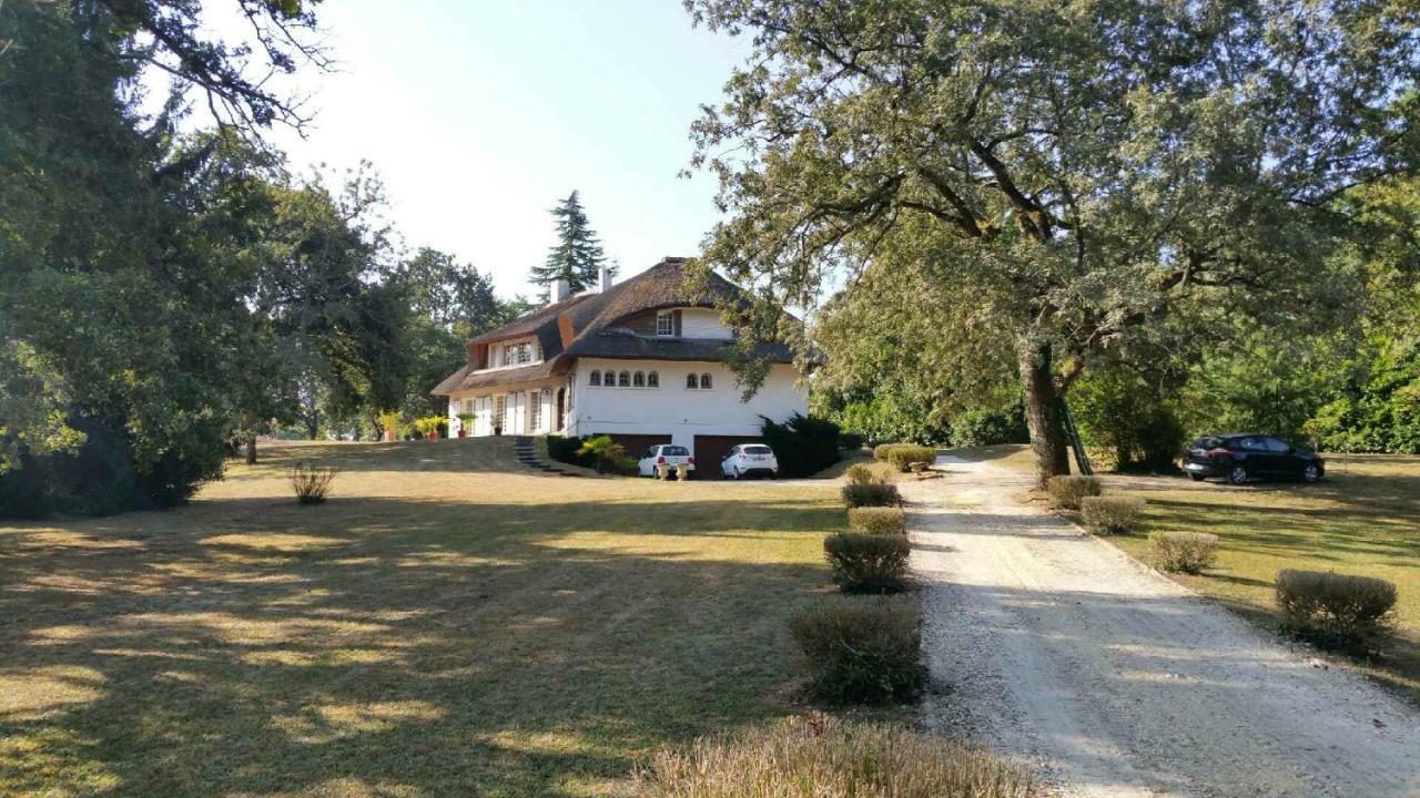 La Belle Chaumiere Bed & Breakfast Bretagne-de-Marsan Екстериор снимка