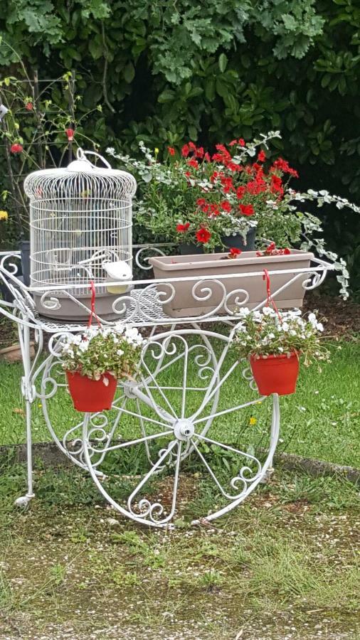 La Belle Chaumiere Bed & Breakfast Bretagne-de-Marsan Екстериор снимка